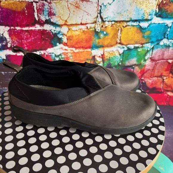 Cloudsteppers By Clarks Womens Comfort Shoes Brown Soft Cushion Slip On Size 7 M - Picture 1 of 7